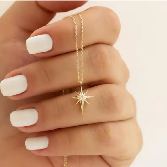 Gold Star Pendant Necklace - Picture 1 of 1